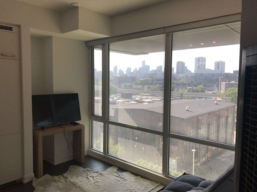 Midnight Suites Luxury Condo, 1 Bedroom, Accessible, City View 5
