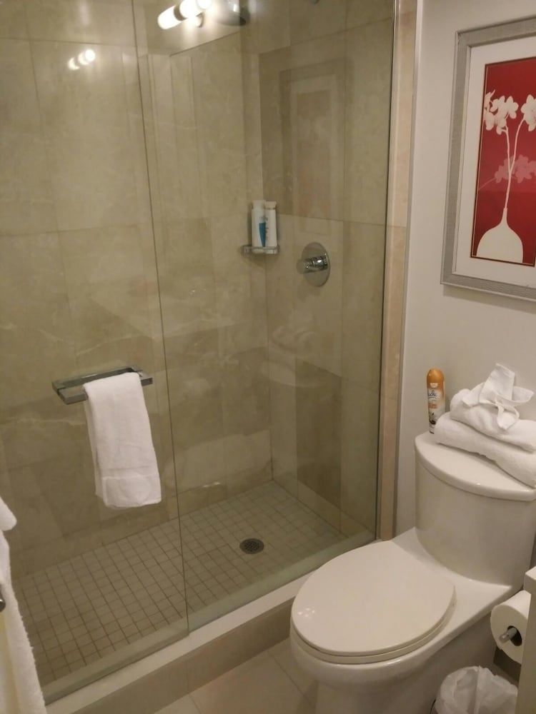 Midnight Suites Luxury Condo, 2 Bedrooms, City View, Annex Building 17