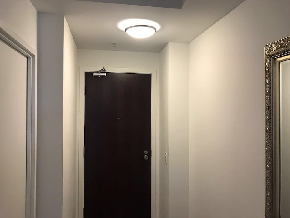 Midnight Suites Luxury Condo, 1 Bedroom, Accessible, City View 8