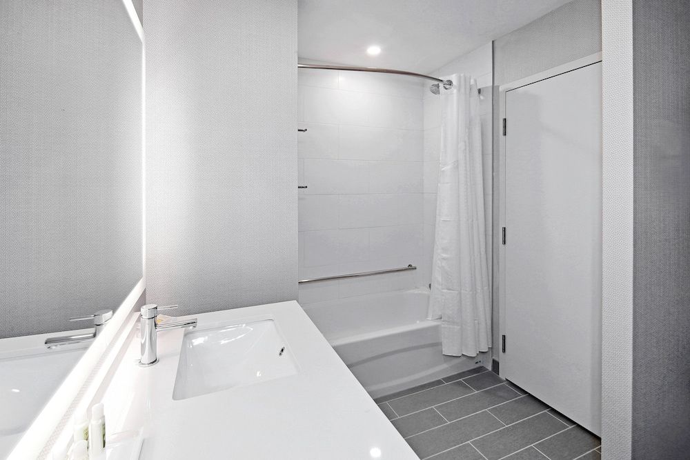 Holiday Inn Hotel & Suites Calgary Airport North by IHG Standard Room, 2 Queen Beds 6