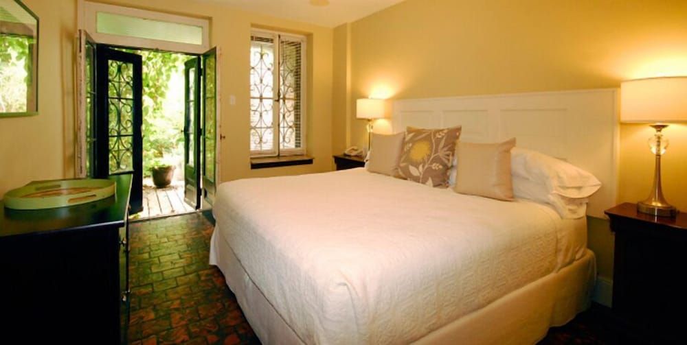 undefined Frontenac Club Inn