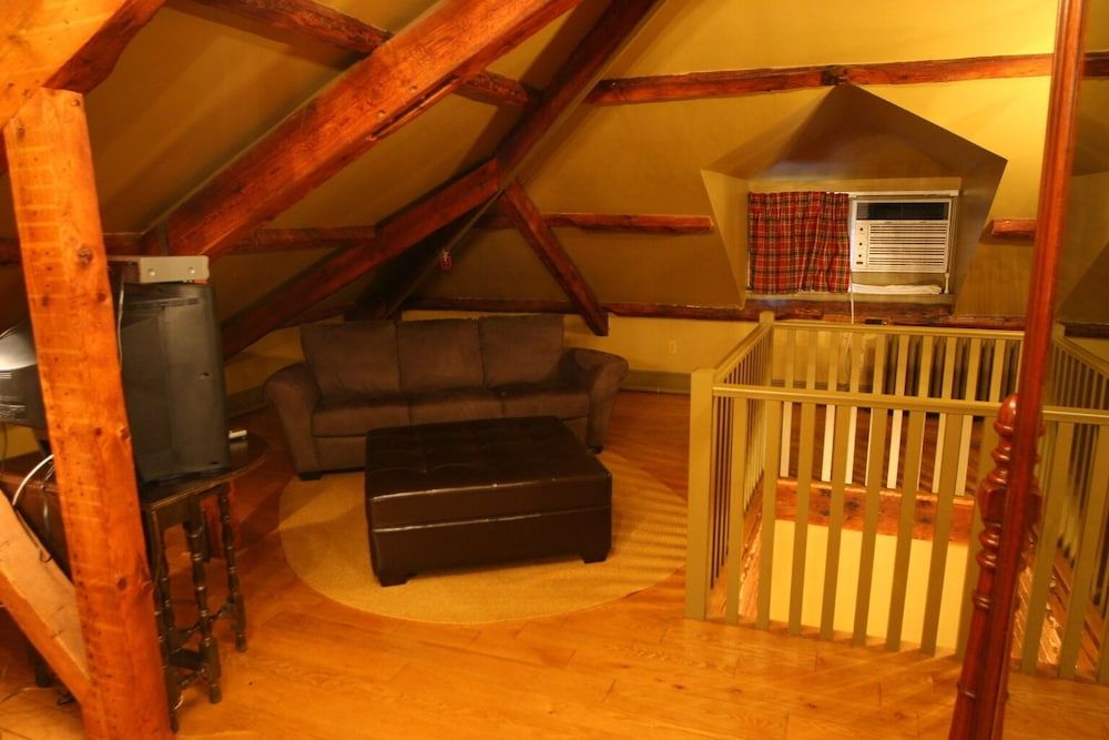 Fairholm Boutique Inns Deluxe Room, 1 King Bed, Jetted Tub 4