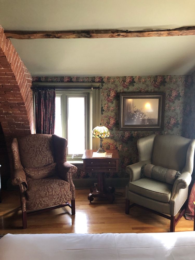 Fairholm Boutique Inns Standard Room, 1 Queen Bed, Fireplace 6