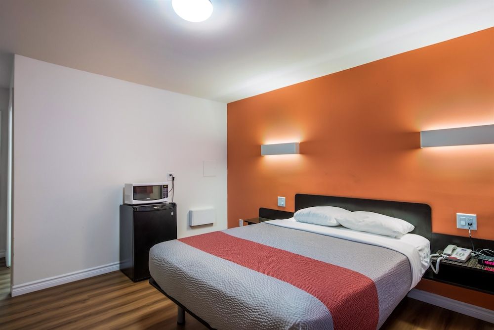 Standard Room, 1 Queen Bed, Non Smoking