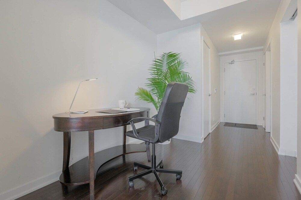 Noel Suites - York and Simcoe City Condo, 1 Queen Bed with Sofa bed, Lake View, Lakeside 18