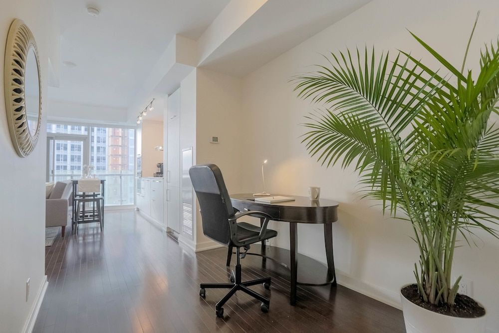 Noel Suites - York and Simcoe City Condo, 1 Queen Bed with Sofa bed, Lake View, Lakeside 17