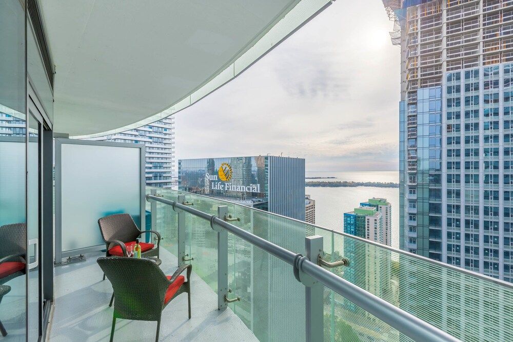 Noel Suites - York and Simcoe City Condo, 1 Queen Bed with Sofa bed, Lake View, Lakeside 14