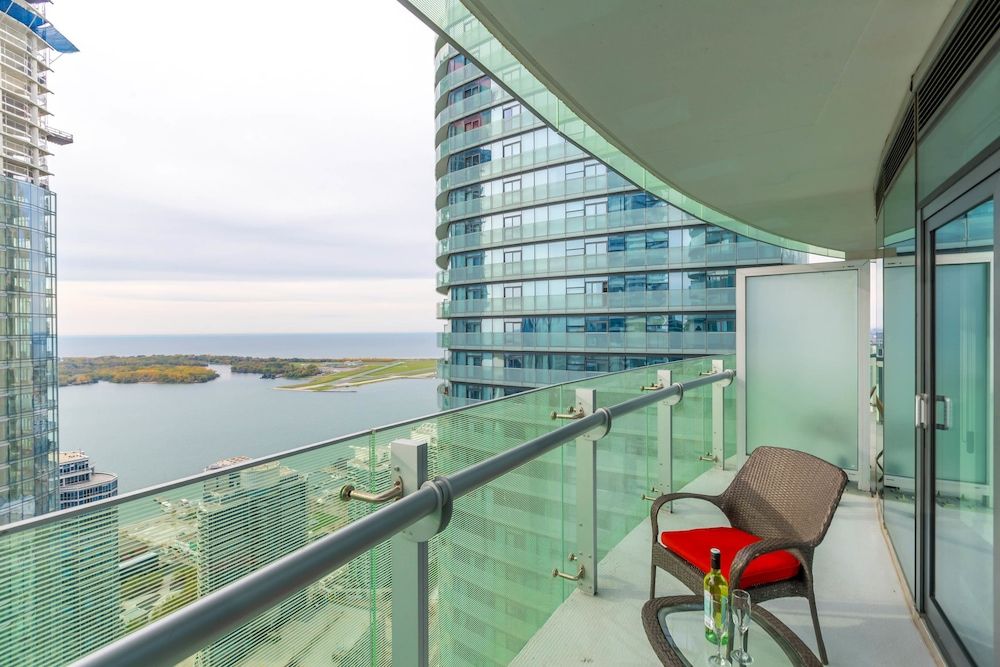 Noel Suites - York and Simcoe City Condo, 1 Queen Bed with Sofa bed, Lake View, Lakeside 13