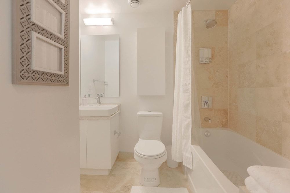 Noel Suites - York and Simcoe City Condo, 1 Queen Bed with Sofa bed, Lake View, Lakeside 20