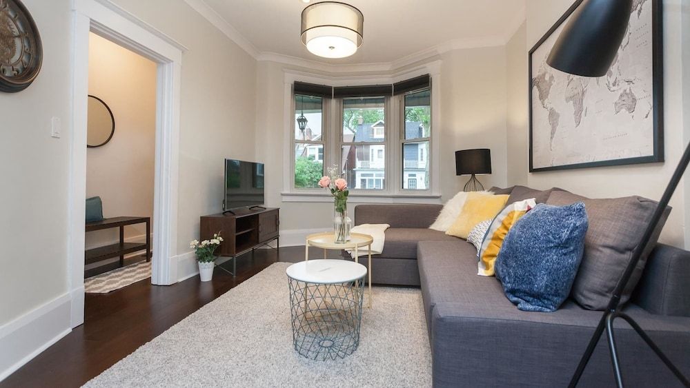 Applewood Suites - Danforth Avenue City House, 4 Bedrooms 12