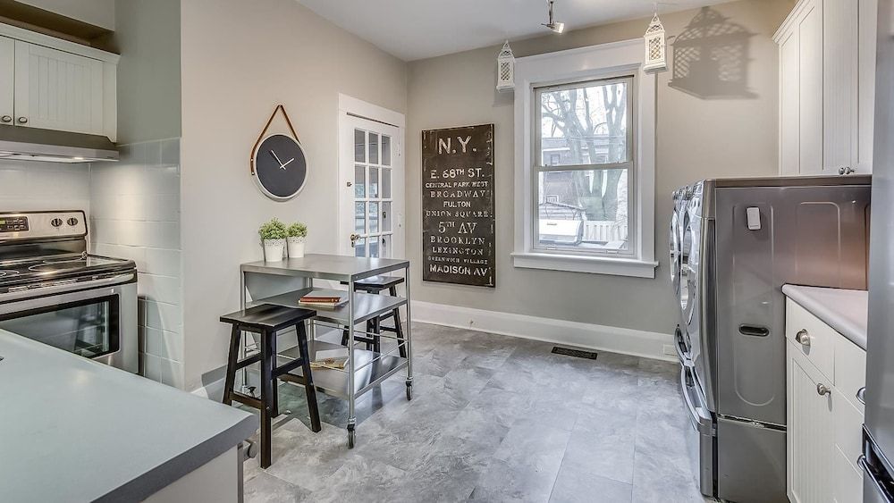 undefined Applewood Suites - Danforth Avenue 7