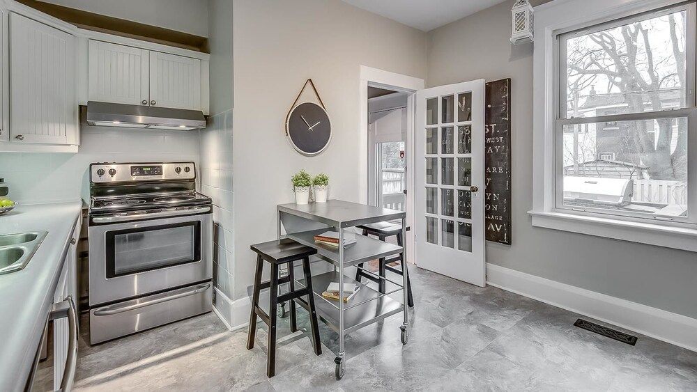 undefined Applewood Suites - Danforth Avenue 6