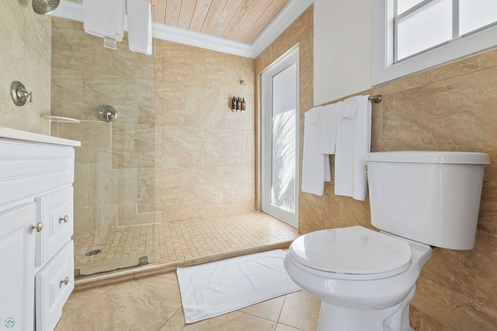 Romora Bay Resort & Marina Suite with Balcony 4