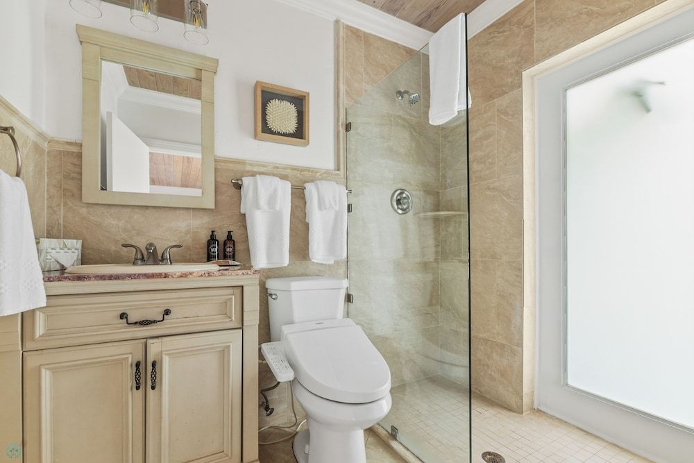 Romora Bay Resort & Marina King Room with Daybed 4