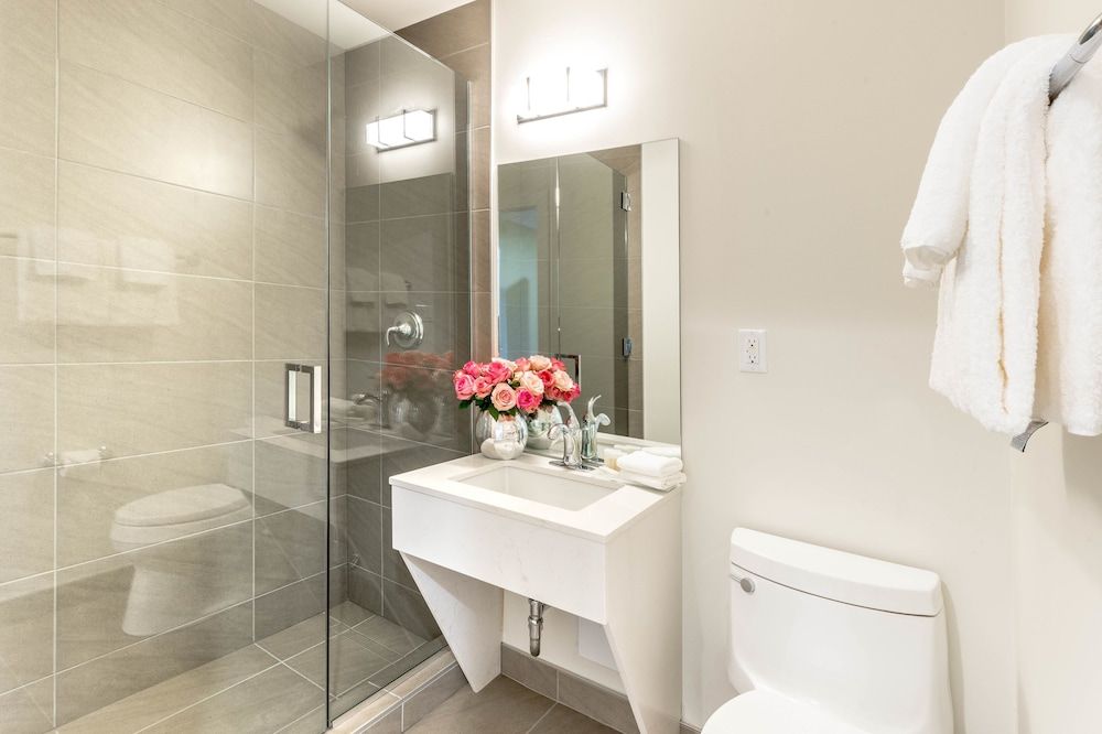 Villa Eyrie Resort Classic Room (View) 2