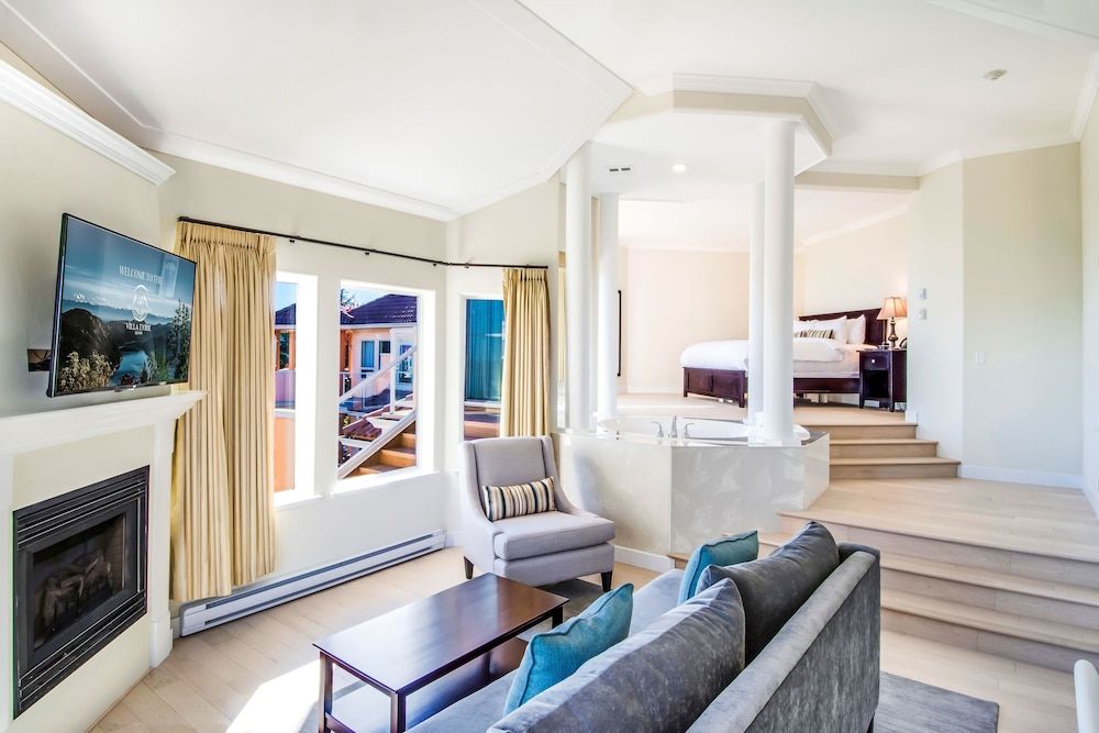 Villa Eyrie Resort Master Suite 5