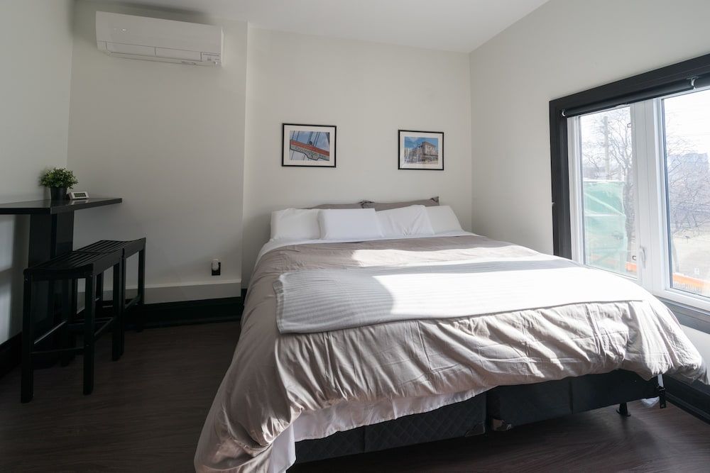 undefined Applewood Suites - Queen West Studio 2
