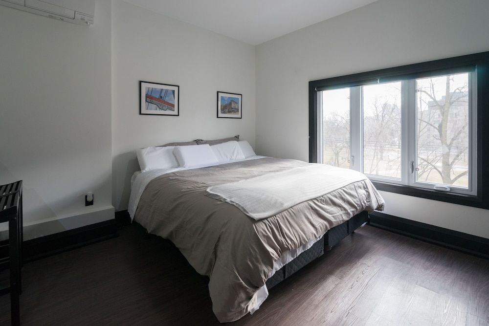 undefined Applewood Suites - Queen West Studio 5