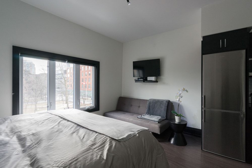 undefined Applewood Suites - Queen West Studio 10