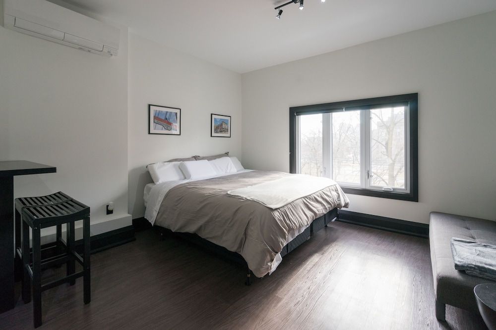 undefined Applewood Suites - Queen West Studio 7