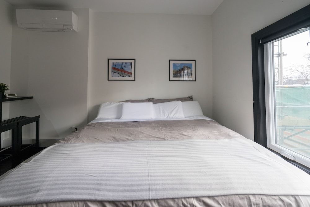 undefined Applewood Suites - Queen West Studio 8