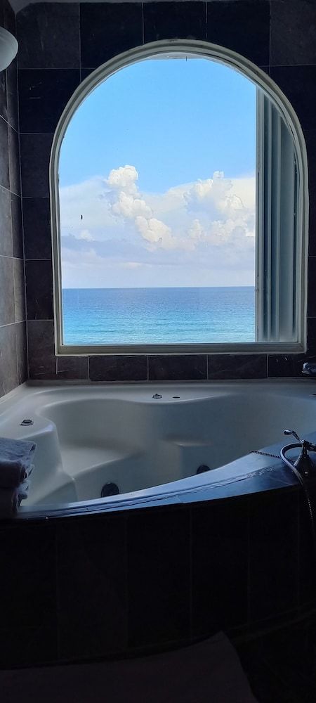 Casa Turquesa - Near Luxury Avenue Shopping Mall Loft King Suite Ocean View 3