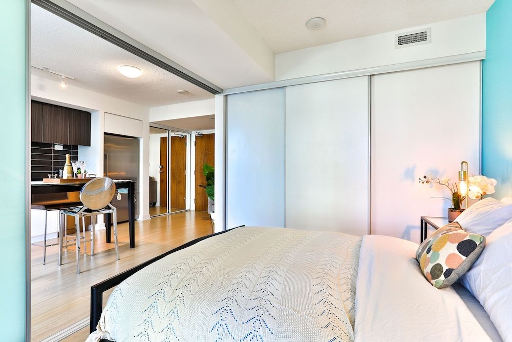 undefined CITYPLACE 1B LUX CONDO LAKESIDE SKYDOME MTCC 7