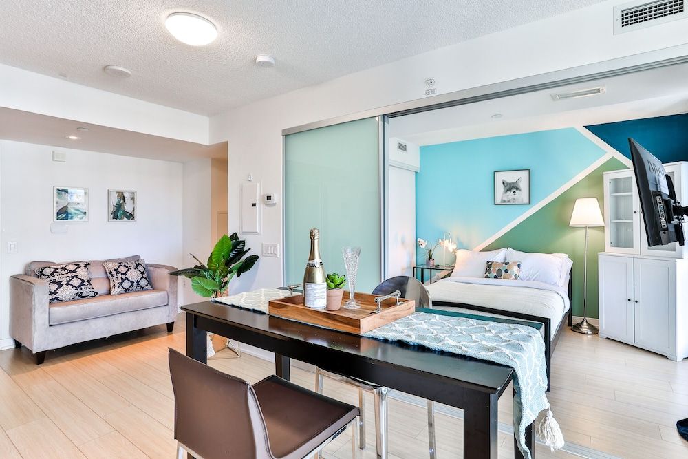undefined CITYPLACE 1B LUX CONDO LAKESIDE SKYDOME MTCC