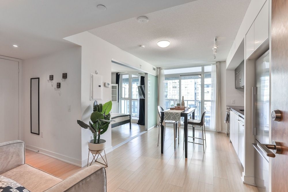 CITYPLACE 1B LUX CONDO LAKESIDE SKYDOME MTCC City Condo, Multiple Beds, City View, Lakeside 15