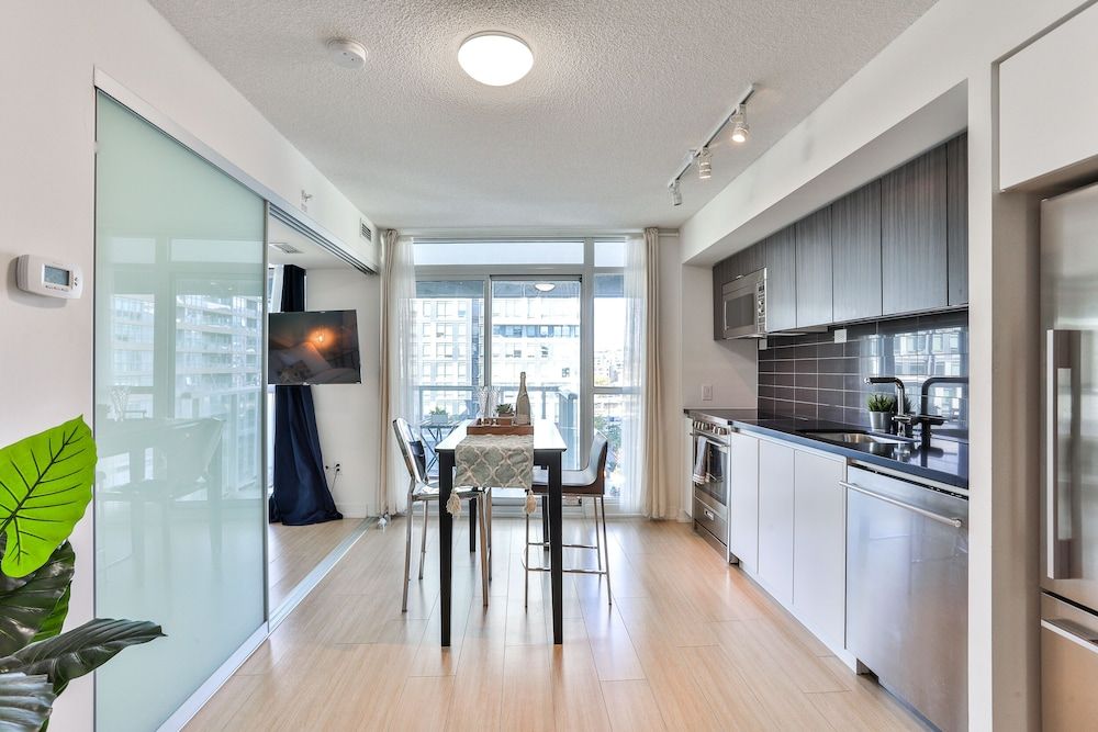 CITYPLACE 1B LUX CONDO LAKESIDE SKYDOME MTCC City Condo, Multiple Beds, City View, Lakeside 10