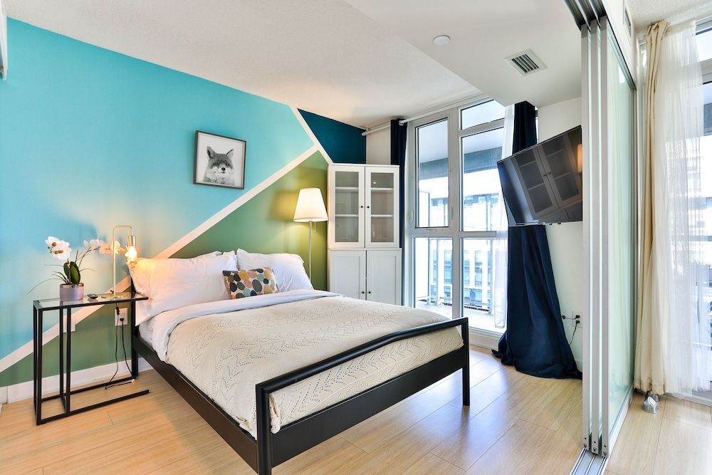 undefined CITYPLACE 1B LUX CONDO LAKESIDE SKYDOME MTCC 9