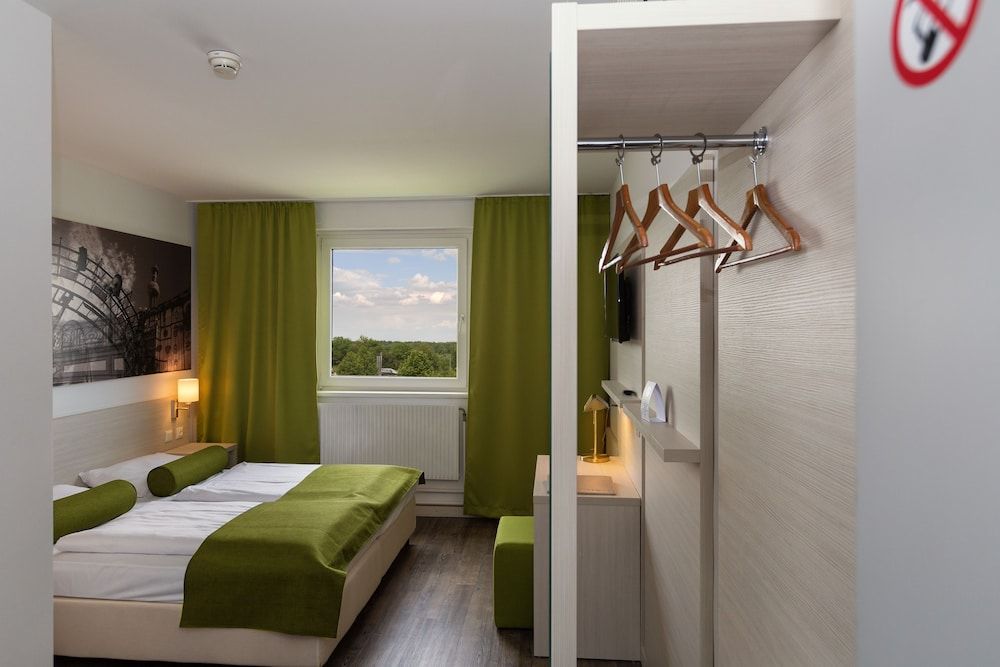 Life Hotel Twin Room 4