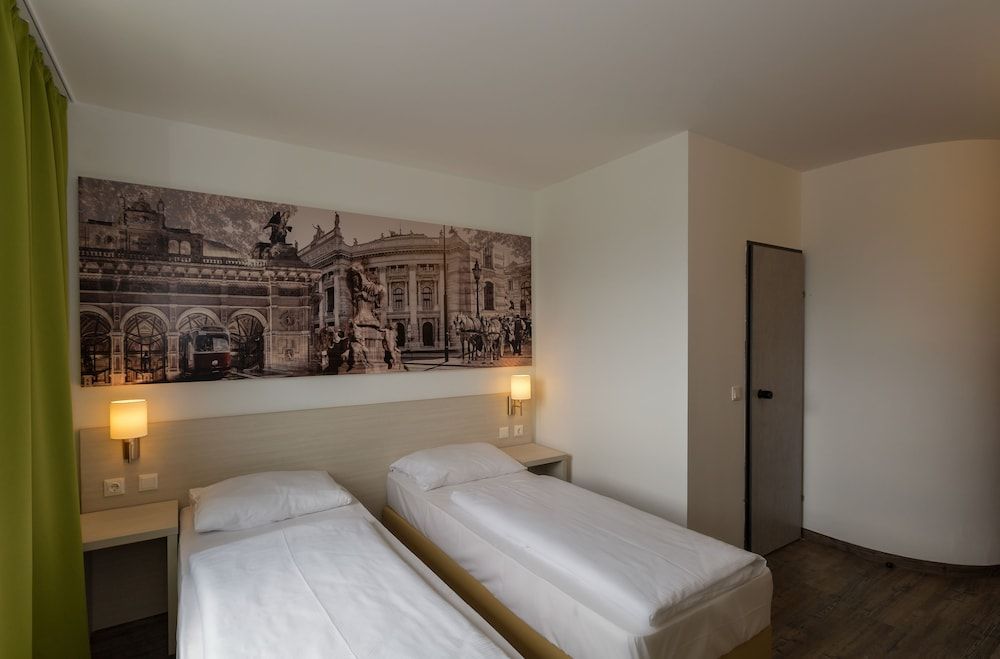 Life Hotel Twin Room 3