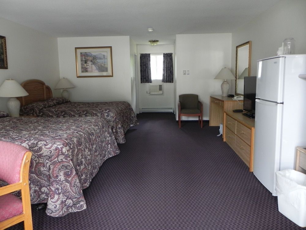 Skagit Motor Inn Standard Room, 2 Queen Beds 4