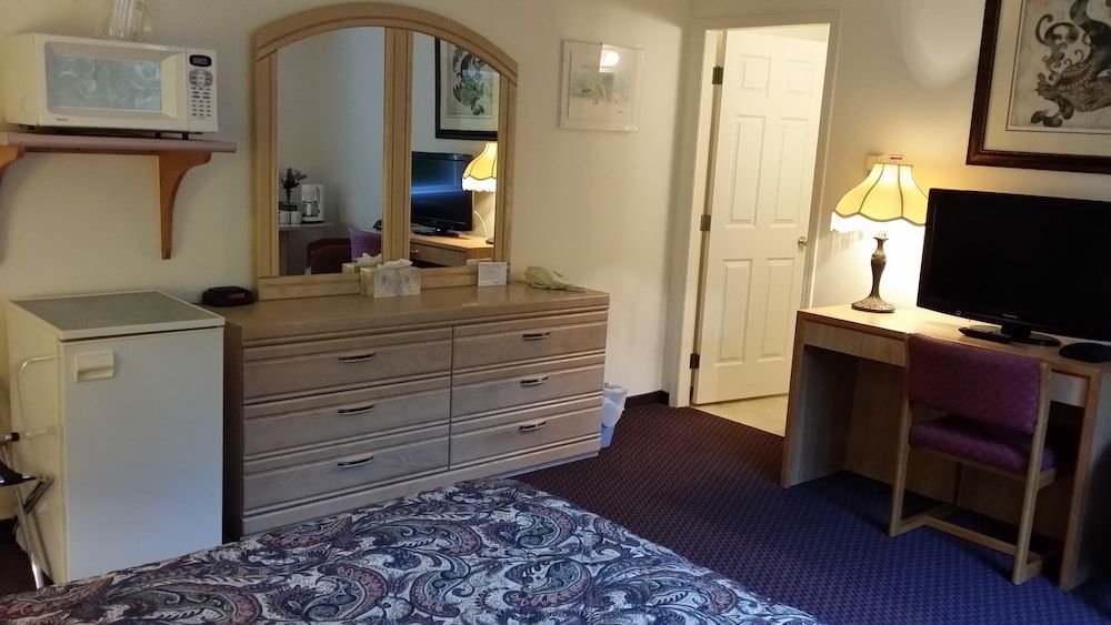 Skagit Motor Inn Standard Room, 1 Queen Bed 12