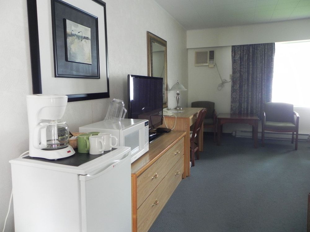 Skagit Motor Inn Standard Room, 2 Queen Beds 12