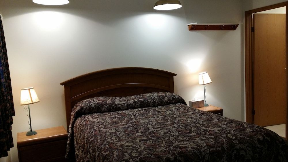 Skagit Motor Inn Standard Room, 1 Queen Bed 3
