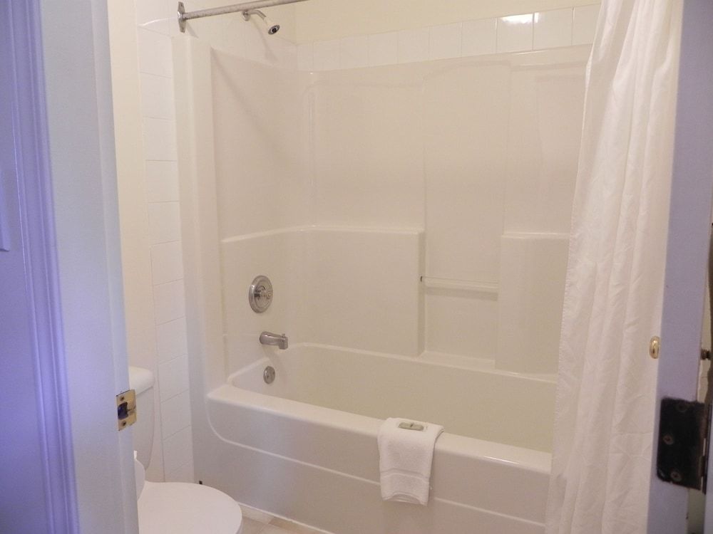 Skagit Motor Inn Standard Room, 2 Queen Beds 7