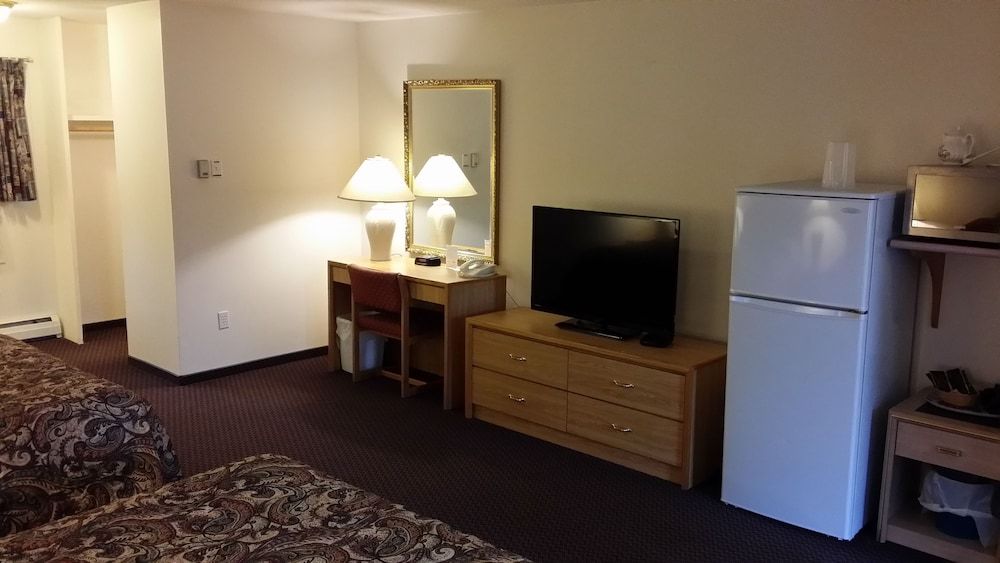 Skagit Motor Inn Standard Room, 2 Queen Beds 11