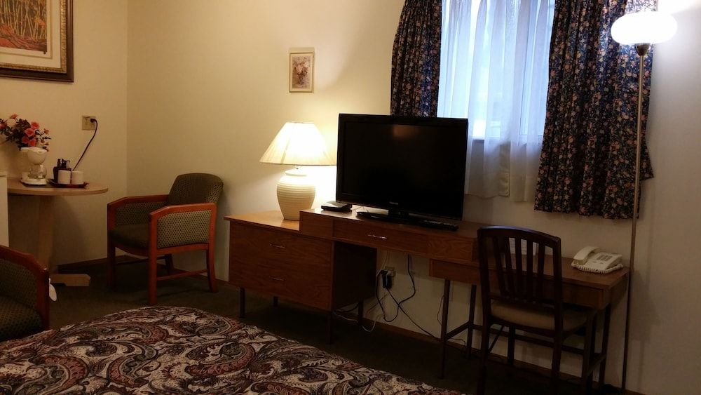 Skagit Motor Inn Standard Room, 1 Queen Bed 11