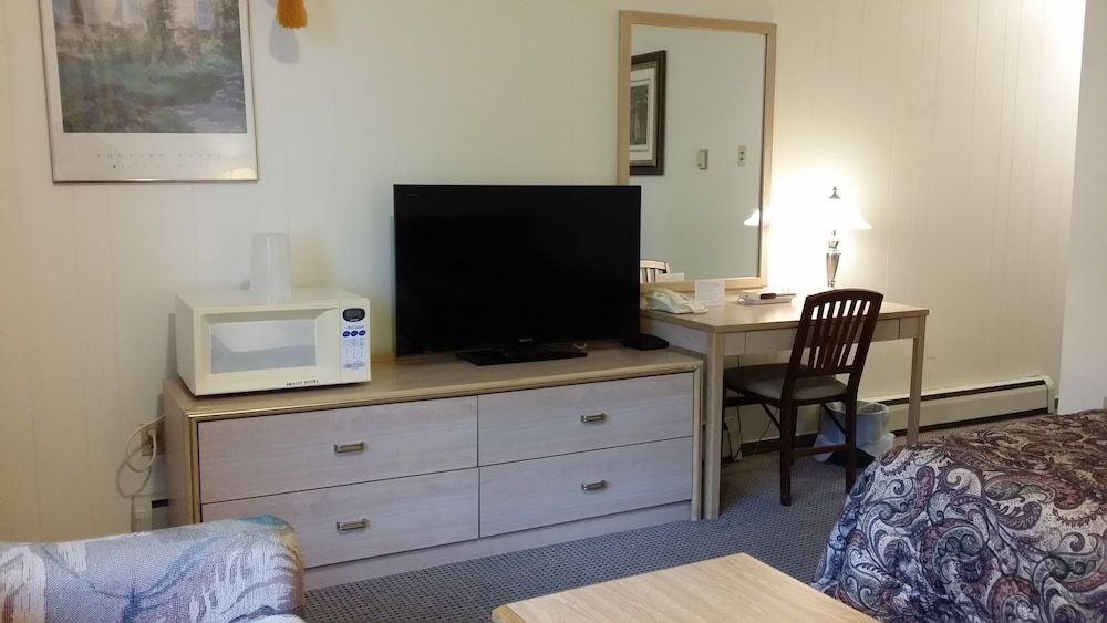 Skagit Motor Inn Standard Room, 1 Queen Bed 9