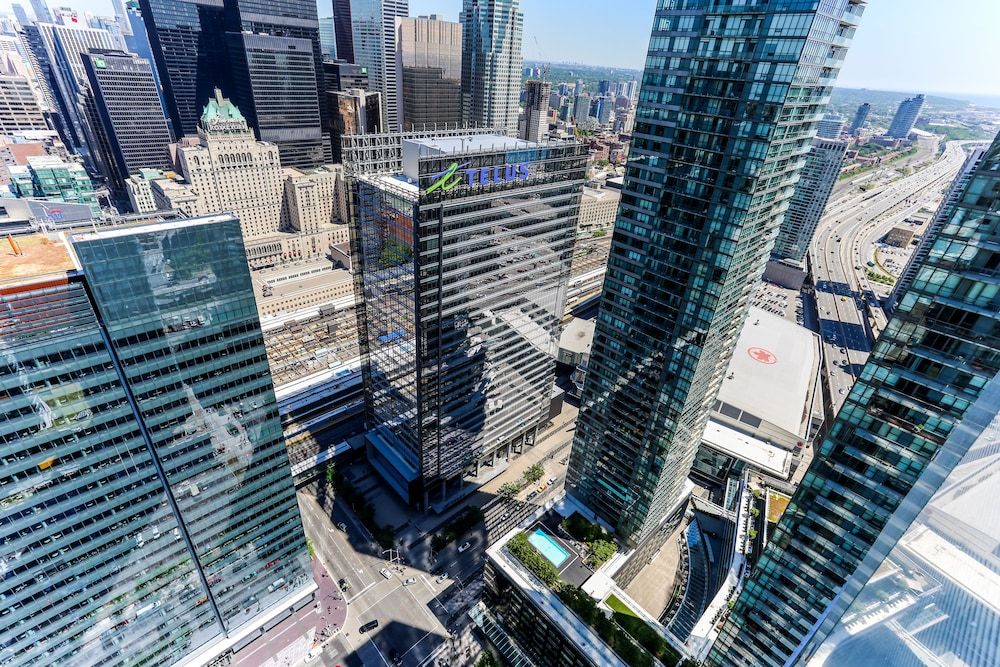 undefined Platinum Suites - Incredible CN Tower View 7
