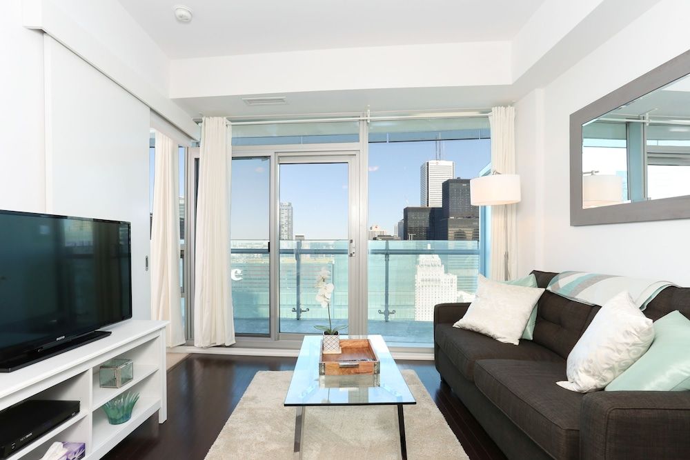 Platinum Suites - Incredible CN Tower View Luxury Apartment, 1 Queen Bed with Sofa bed, City View, Tower 12