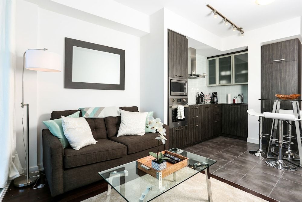 Platinum Suites - Incredible CN Tower View Luxury Apartment, 1 Queen Bed with Sofa bed, City View, Tower 8