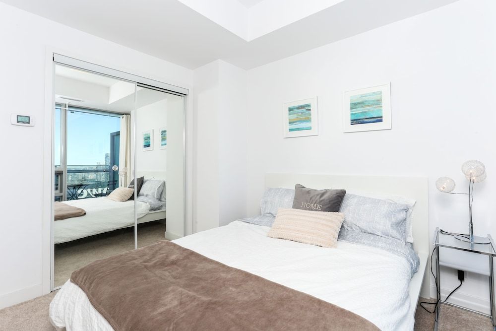 undefined Platinum Suites - Incredible CN Tower View