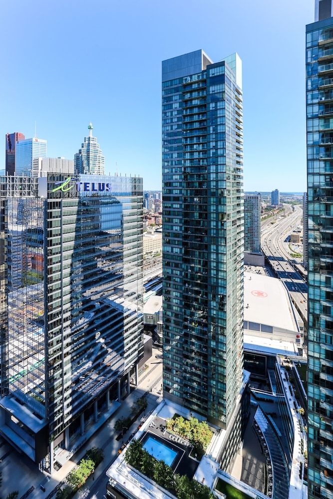undefined Platinum Suites - Incredible CN Tower View 3
