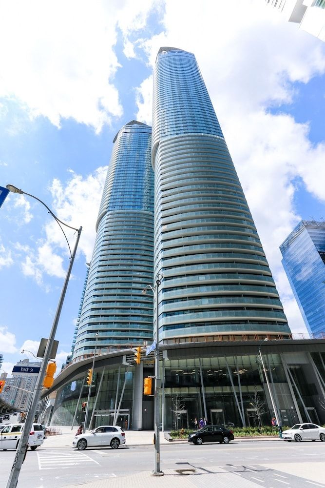 undefined Platinum Suites - Incredible CN Tower View 2