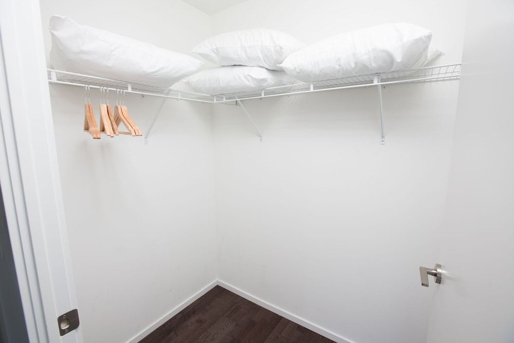 Applewood Suites - 2 BDRM King & Spadina City Apartment, 2 Bedrooms, City View 12