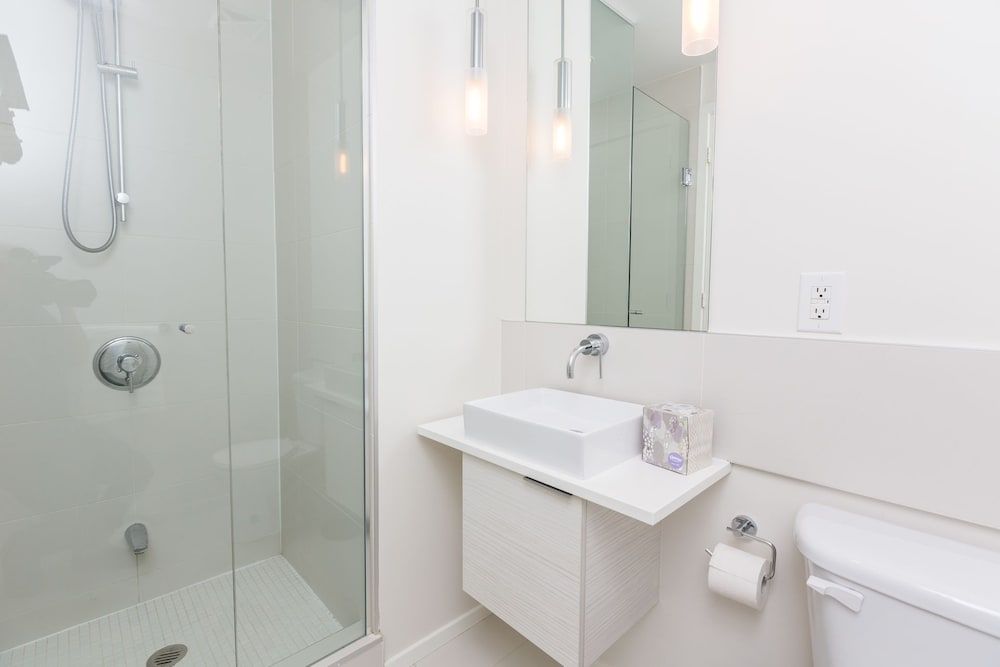 Applewood Suites - 2 BDRM King & Spadina City Apartment, 2 Bedrooms, City View 15