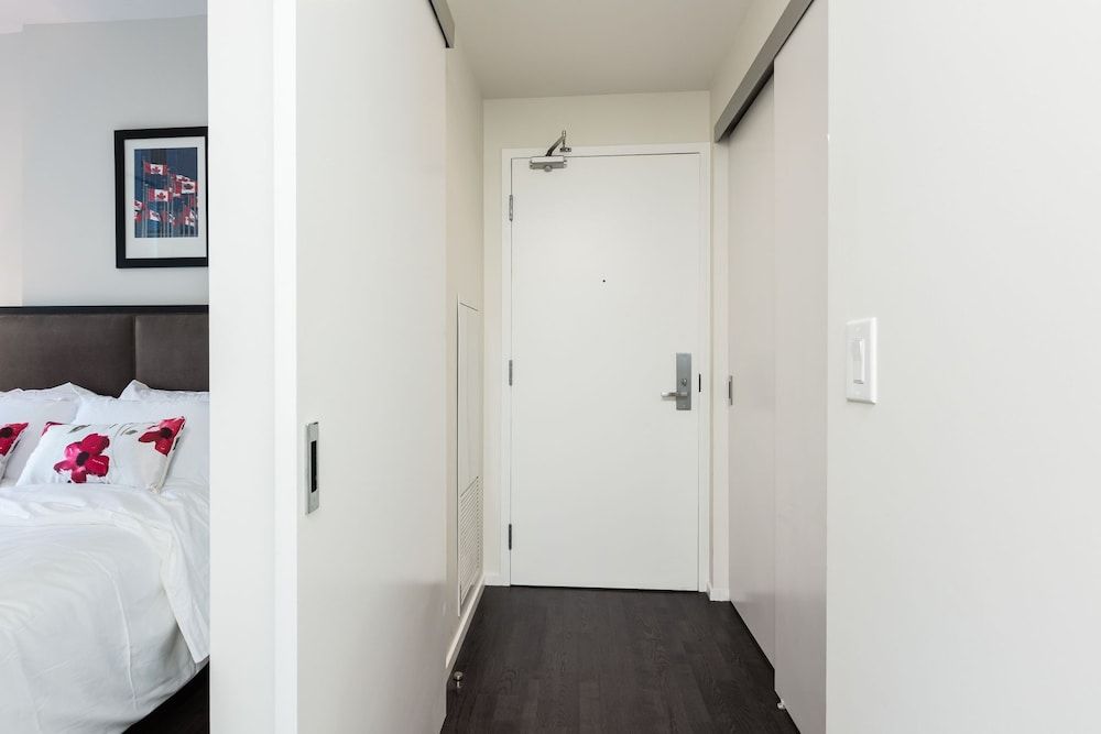 Applewood Suites - 2 BDRM King & Spadina City Apartment, 2 Bedrooms, City View 13